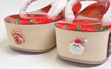 クリスマス草履 赤×白・銀(鼻緒) Xmasリース Mサイズ(23,5cm) 【女性】【レディース】【和装履物】【日本製】 【Christmas】【サンタクロース】【トナカイ】