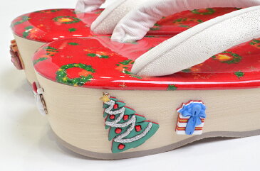 クリスマス草履 赤×白・銀(鼻緒) Xmasリース Mサイズ(23,5cm) 【女性】【レディース】【和装履物】【日本製】 【Christmas】【サンタクロース】【トナカイ】