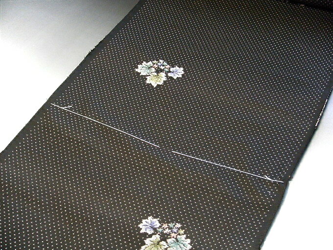 【 40%引き 特別スーパーセール】 本場大島紬 奄美 純泥染 伝統的工芸品 手織り 大島紬 紬 反物 手織り 飛び柄 紬着尺 長羽織 コート 道中着 正絹 シルク 絹 7マルキ 本場 地空き 小紋 未仕立て 着尺 着物 和服 お洒落用 街着 新品 大島紬反物 地球儀印 奄美大島紬