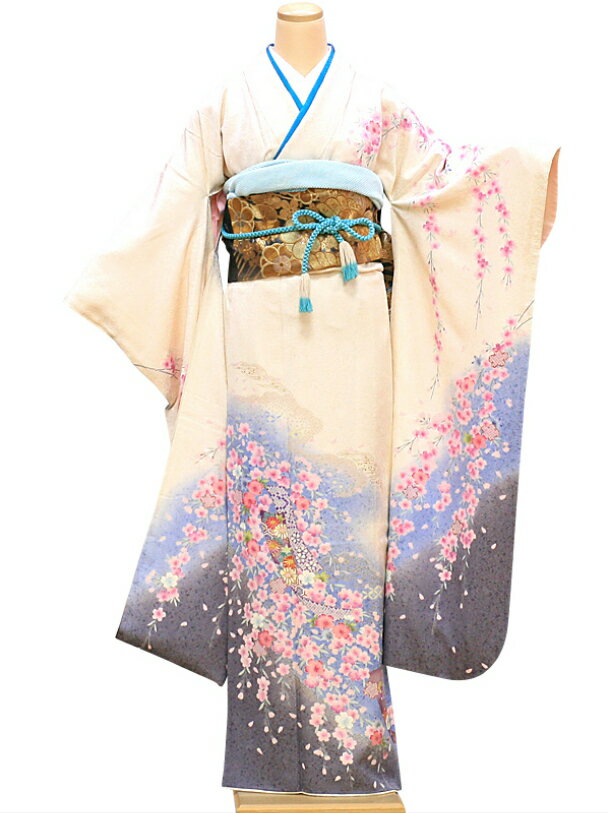 商品詳細 サイズ 身長155cm〜168cm 身丈：168cm 裄：71cm 袖丈：106cm 前幅：24cm 後幅：30cm 洋服サイズ：7号〜11号 素材 生地高級正絹 カラー 白地 その他 画面上と実物では多少色具合が異なって見える場合もございます。ご了承ください。 正絹振袖 振袖レンタル ◆ご予約済み 2020.1.成人式 2022.1.10 2023.1.成人式 2026.1成人式 2027.1成人式T ☆すべてが揃う振袖17点セット☆ 商品をレンタルされると以下の付属品がついてきます。 1.振袖 2.袋帯 3.長襦袢 4.帯揚 5.帯〆 6.重ね衿 7.草履 8.バック 9.肌襦袢 10.足袋 11.腰紐4本 12.和装ベルト 13.帯板2枚 14.伊達〆2本 15.帯枕 16.えり芯 17.三重仮紐 ※長襦袢に半衿、肌襦袢に裾除けが付いています。 レンタルの流れ よくある質問 kimono-kyoutoya@shop.rakuten.co.jp　振袖レンタル【往復送料無料】お得にレンタル！用意するのは、かんざしだけ！