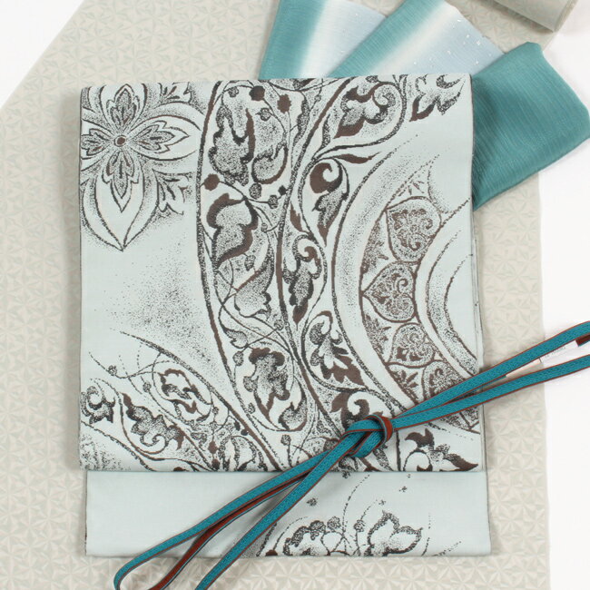 【LINE友達登録300円クーポン】【織匠 万勝】特選創作九寸名古屋帯 九寸帯 輪唐草紋 うす新橋色 六通柄 群馬みどりの春繭使用