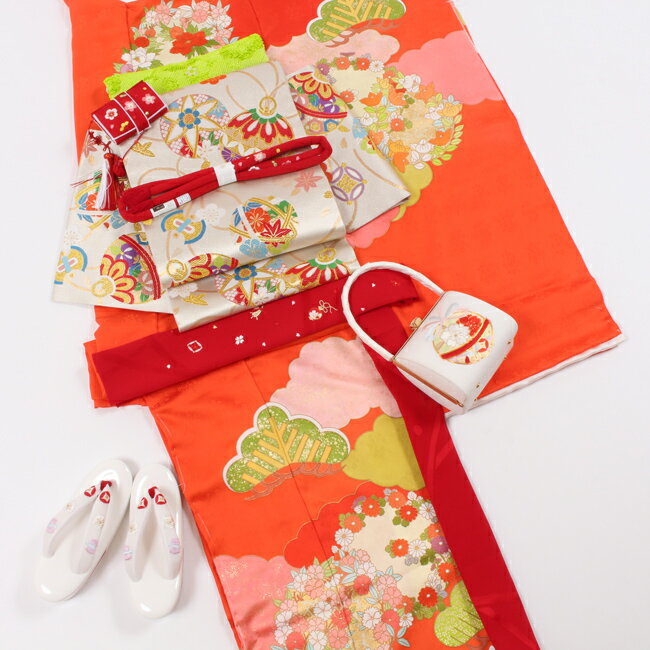 【7/18-★10%OFFクーポン】【藤井寛】 七五三 7歳 着物 古典柄 特選 手描き友禅 正絹京友禅四つ身 絵羽 朱色 赤「雲文」 雲取花の丸に松文 紋意匠 新小石丸 女の子 祝い着 全て正絹100% 子供用 女児 色紙付きのサムネイル