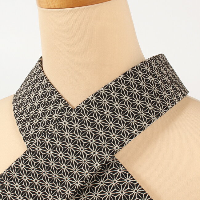 【2/18まで★帯仕立て無料】替え衿 ちりめんポリエステル友禅半襟　黒地/麻の葉文様　衿秀「き楽っく」専用替え衿 なごみオリジナル レトロ　モダン ファスナー衿　ローズカラー長襦袢用半衿　替え衿　広衿　バイヤス衿芯付き　日本製