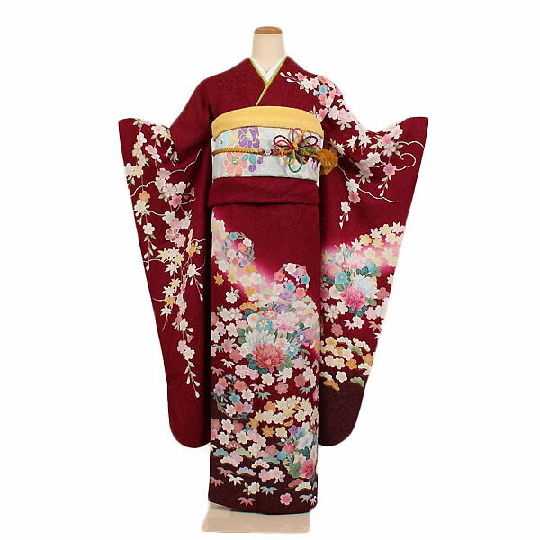 ご予約についてのお問い合わせ 着物のサイズやご予約についてご不明な点がございましたら、電話・メールにてお気軽にお問合せくださいませ。 ■TEL：0120-61-1717 ■MAIL：info@kimono-rental.net　 　 　 &nbsp; 　・・・・商品詳細・・・・ ■表地・八掛：正絹　　・裏地：ポリエステル ■寸法 身丈174cm・裄66cm・袖丈108cm・前幅25cm・後幅30cm 適応身長：150cm〜160cm位 / 洋服サイズ：13号まで ヒップまわり：約95cm位の方までお召し頂けます（身幅：標準サイズ）。 ■地色：赤(ワインレッド)系 ／ 柄：四季草花(梅・桜・菊・紅葉)　等 ラメ感のある生地に、ピンクや茶色のぼかしを施したお着物。 雲や四季草花を組み合わせたデザインで可愛らしさがあり 大人の女性の魅力を引き立たせるような一品です。 *** 往復送料無料、クリーニング不要*** 帯・帯締め・帯揚げの小物等は地色・柄等、お着物にあわせて当社にてセット致します。 画像の帯等は撮影用の見本です。(御希望により、帯締め・帯揚げの色合いは選んで頂けます。) 着付け時に必要な小物は全て揃ったセット内容です。（補正に必要なタオル類のみお客様にてご用意下さいませ） レンタル規約をご確認頂いた上でのお申し込みとさせて頂いております。 ご不明な点等ございましら御気軽にお問い合わせ下さい