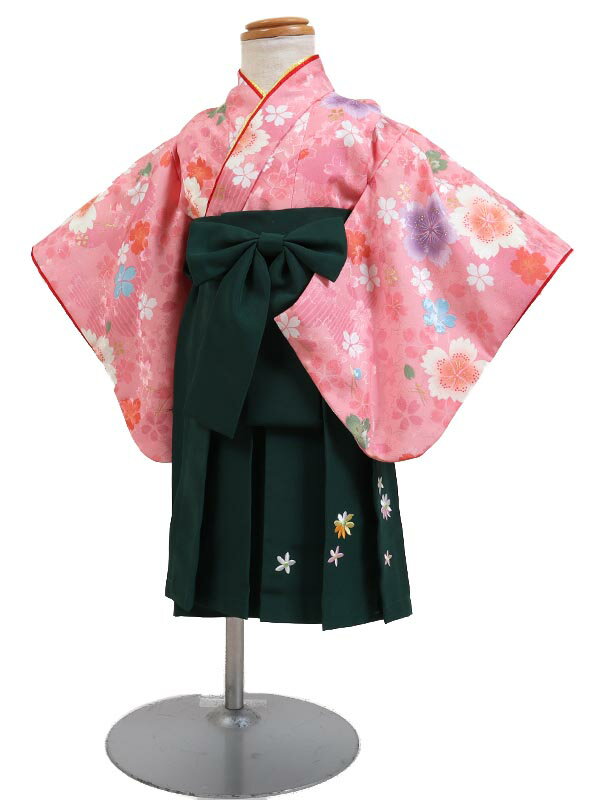 ご予約についてのお問い合わせ 着物のサイズやご予約についてご不明な点がございましたら、電話・メールにてお気軽にお問合せくださいませ。 ■TEL：0120-61-1717 ■MAIL：info@kimono-rental.net商品詳細〔 ベビー着物レンタル 〕 ■色：ピンク系×緑系 ■柄：桜など 着物と袴がつながった一体型。 マジックテープでワンタッチらくらく着付け！ ■生地：合成繊維 ■寸法身丈56cm・裄32cm・袖丈31cm ■対応サイズ 対応身長：～80cm前後(0～1歳) ※詳しくは着物選びのポイントをご確認ください。 レンタル期間は「3泊4日」になります。 通常、ご利用日2日前にお届け、ご利用日翌日までにご返送頂きます。延長レンタルも承っております。 ご注文前に レンタル規約をご確認下さい。 ご不明な点等ございましらお気軽にお問い合わせ下さいませ。