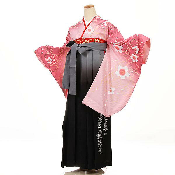 ご予約についてのお問い合わせ 着物のサイズやご予約についてご不明な点がございましたら、電話・メールにてお気軽にお問合せくださいませ。 ■TEL：0120-61-1717 ■MAIL：info@kimono-rental.net　 　 　 　 　 　 　・・・・商品詳細・・・・ ■表地・八掛：合成繊維　・裏地：合成繊維 ■寸法：裄68.5cm・袖丈76cm・袴紐下丈：95cm 対応身長：158〜163cmくらい ヒップまわり：約95cmくらいの方までお召し頂けます。 *** 往復送料無料（北海道・沖縄・一部離島を除く）、クリーニング不要*** 半巾帯・伊達衿の小物等は地色・柄等、お着物にあわせて当社にてセット致します。 （袴は画像の品になります。色・柄・サイズ等の変更はお受けすることができません。） レンタル規約をご確認頂いた上でのお申し込みとさせて頂いております。 ご不明な点等ございましたら、御気軽にお問い合わせ下さい。 　