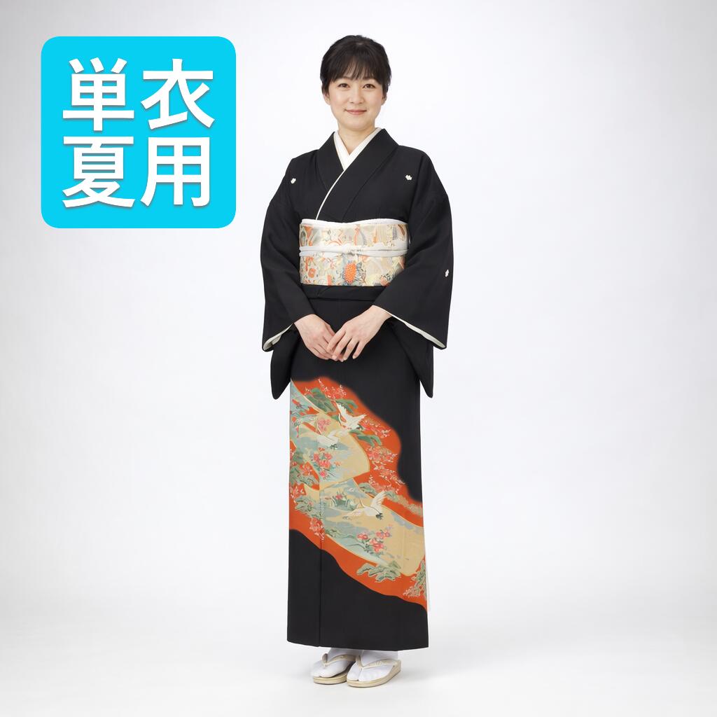 単衣・夏用 黒留袖「佐賀絵巻」フルレンタルセット 商品番号：SU-020 以下の日程はお貸し出しができません。 こちらの商品は「何着でもお家で試着無料」対象商品です。 「佐賀絵巻」の試着を希望されるお客さまは下記の商品ページから商品番号：SU-020を選択の上ご注文ください。 商品番号：【SU-020】 商品名 佐賀絵巻 商品の特徴 単衣／裏地のないお着物。 主に6月・9月が単衣の着用時期とされていますが、最近では気候に応じて5月頃から10月初旬頃まで着用も可能です。 見た目は袷（あわせ／10月～5月着用）とほぼ同じですが、軽くて涼しいのが特徴です。 素材 合成繊維 着物寸法 身丈 162cm／裄 65cm／前幅 24cm／後幅 30cm ※平置き採寸のため、多少の誤差は生じることがあります。 対応目安体型 身長：155〜165cm／ヒップ：〜97cm／ 洋服サイズ：7～11号位まで ※標準体型向け。サイズがご不安な方は事前にご相談ください。 コーディネート 留袖(着物)以外の帯や小物などはプロの見立てでコーディネートいたします。 ご要望などのあるお客様は備考欄に具体的にご記入ください。 注意事項 モニター表示と実物とは多少異なる場合があります。予めご了承下さい。 ※試着は本番前の確認用であり、外出・ご使用は不可となります。 ※試着後はそのままご返送ください。（クリーニング不要） ※希望者多数の場合、日程調整をお願いすることがあります。 お家で試着をご希望される方は、こちらの商品ページから 「商品番号SU-020」を選んで、ご注文をお願いいたします。 ▼　▼　▼ ホテル・式場へのお届け・ご返却もOK！ ご注文の際、お届け先に「式場名・ご担当者名・ご住所・お電話番号」などをご入力いただき、備考欄に「ご両家名・ご着用者名」などをご入力ください。 ホテル・式場様には、下記のようにお伝えください。 ご利用時 「挙式日2日前に商品が届きます。不備があればすぐにご連絡ください。」 ご返却時 会場スタッフ様へ「ヤマト運輸の集荷手配をお願いします。」と依頼してください。 返却用のヤマト運輸の送り状はお荷物の中に同梱しております物をご利用ください。 全商品はこちら