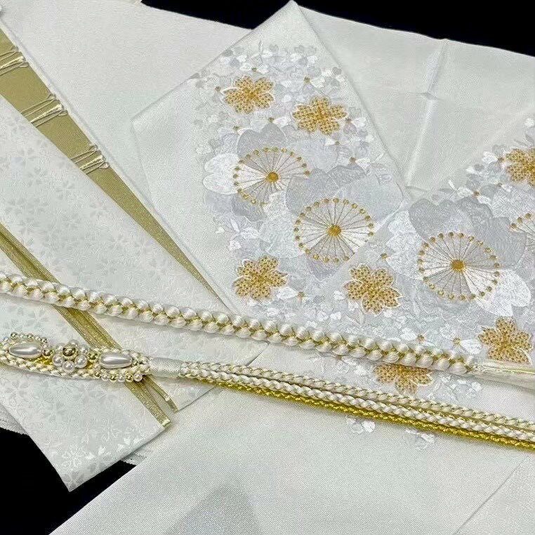 帯締め　帯揚げ　重衿　刺繍半衿　4点セット　パール装飾　花型　ちりめん　白金　...