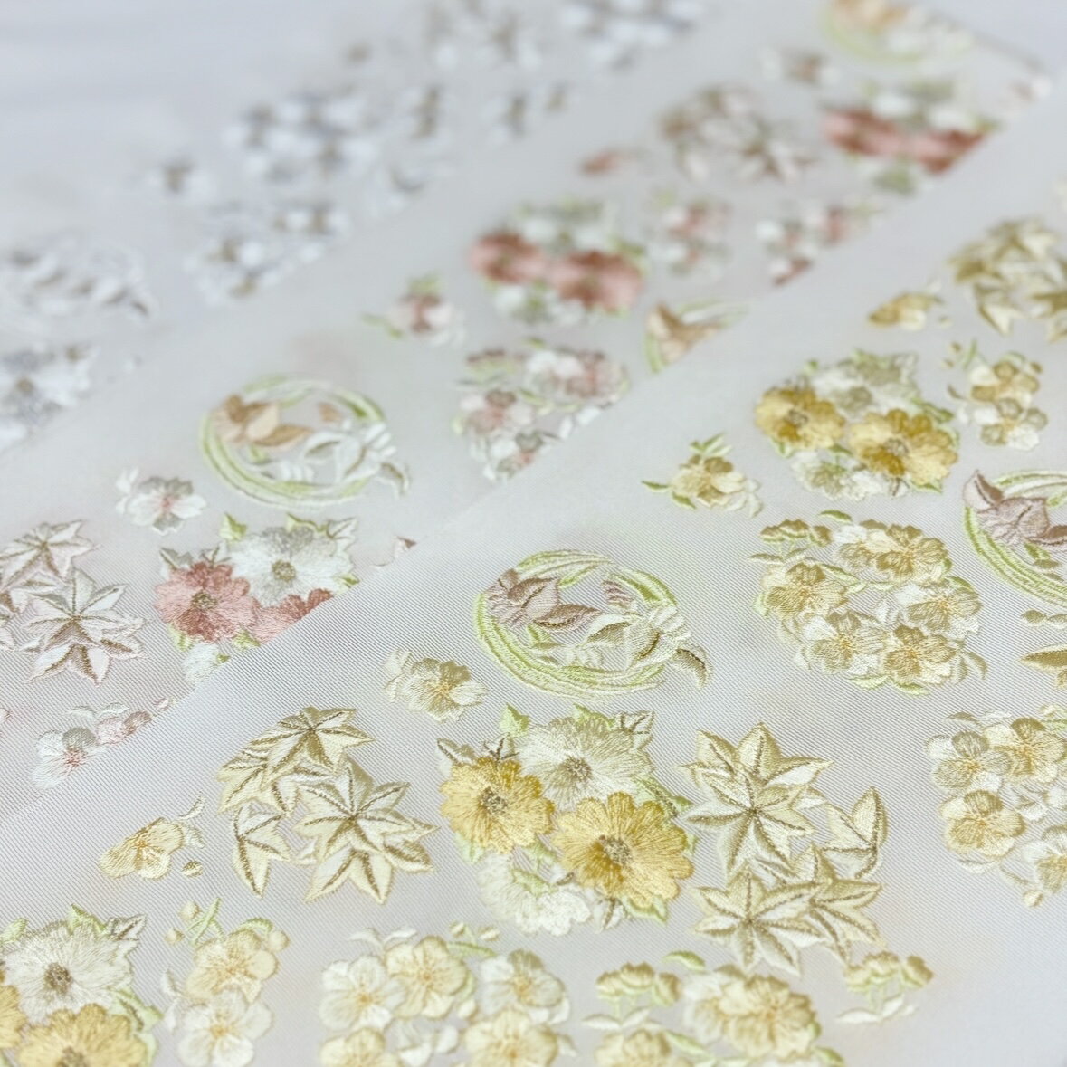 《加藤萬 半衿》手刺繍 刺繍 高級半衿 正絹 成人式 振袖 袴 卒業式 《半衿付けサービスもオプションで選べます》半衿