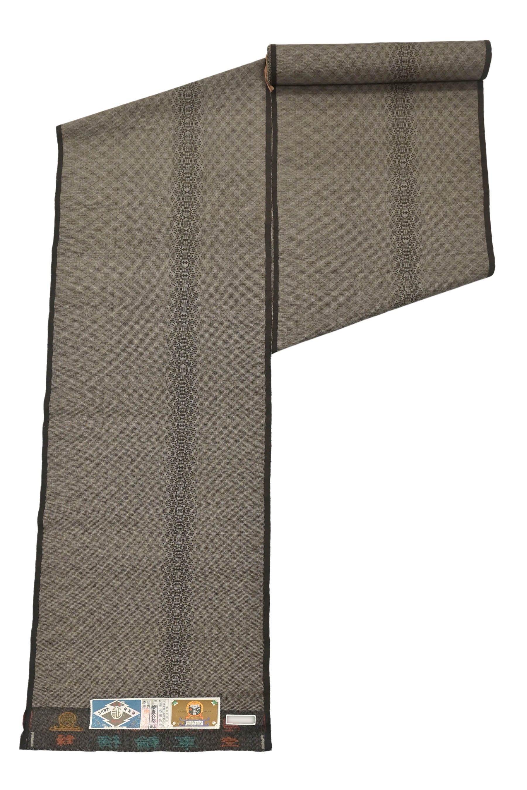 【大蔵ざらえ】 本場奄美大島紬着尺 9マルキカタス式 古代染色純泥染 「バックボーン」 さらり、裾捌きよく 気軽なカジュアルにおすすめ！