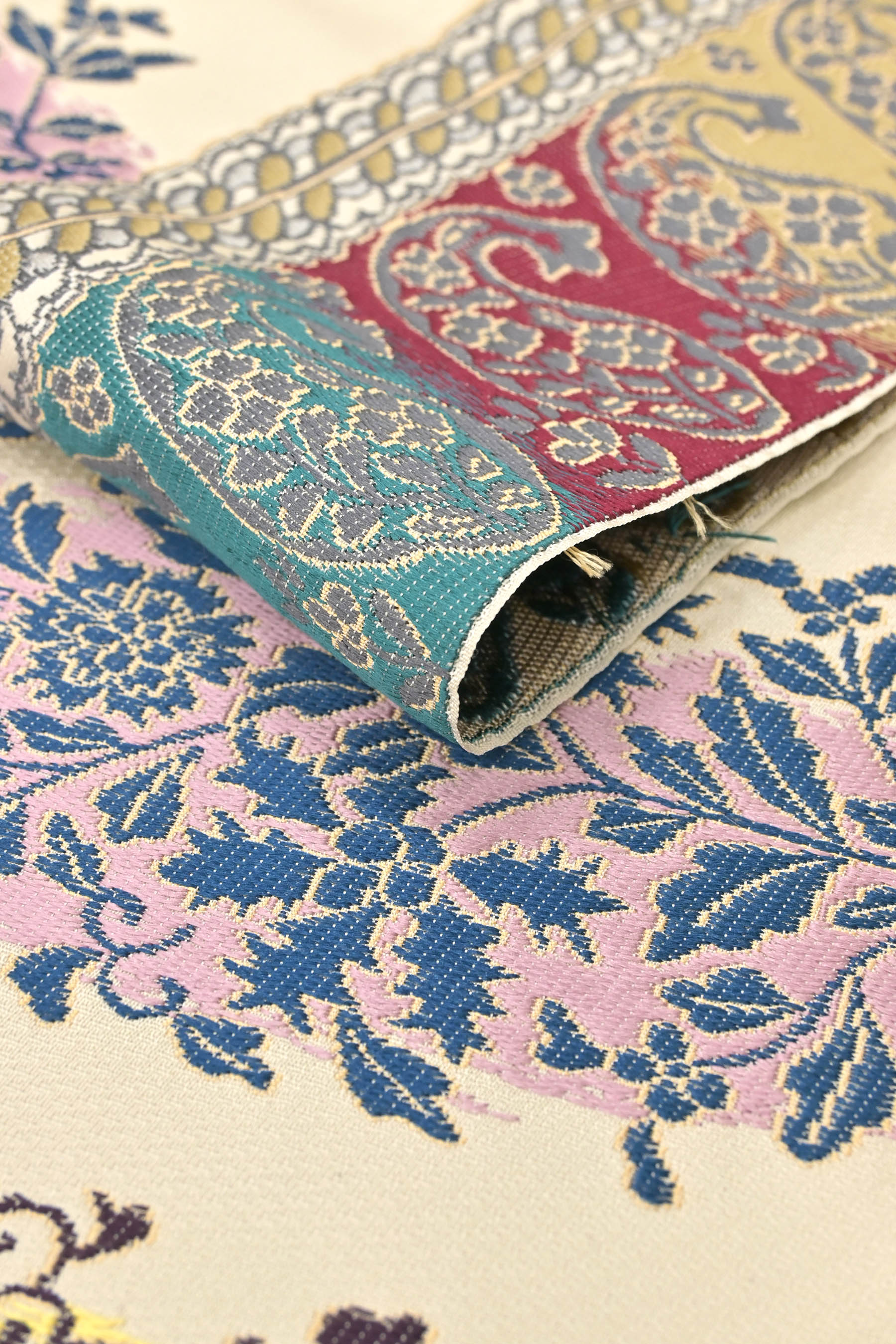 【白綾苑大庭】 特選西陣織九寸名古屋帯 「彩美献上文」 大好評、売り切れ御免！ 名門大庭の希少な九寸！