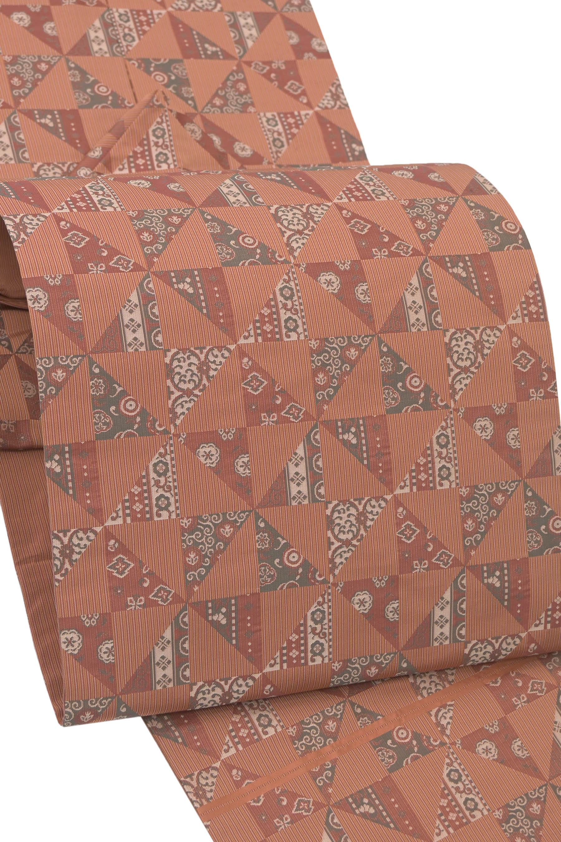 【川島織物】 正絹西陣織九寸名古屋帯 ≪御仕立て上がり・中古美品≫ 「縞地小紋寄せ変わり鱗紋」 珍しいデザインの洒落帯！