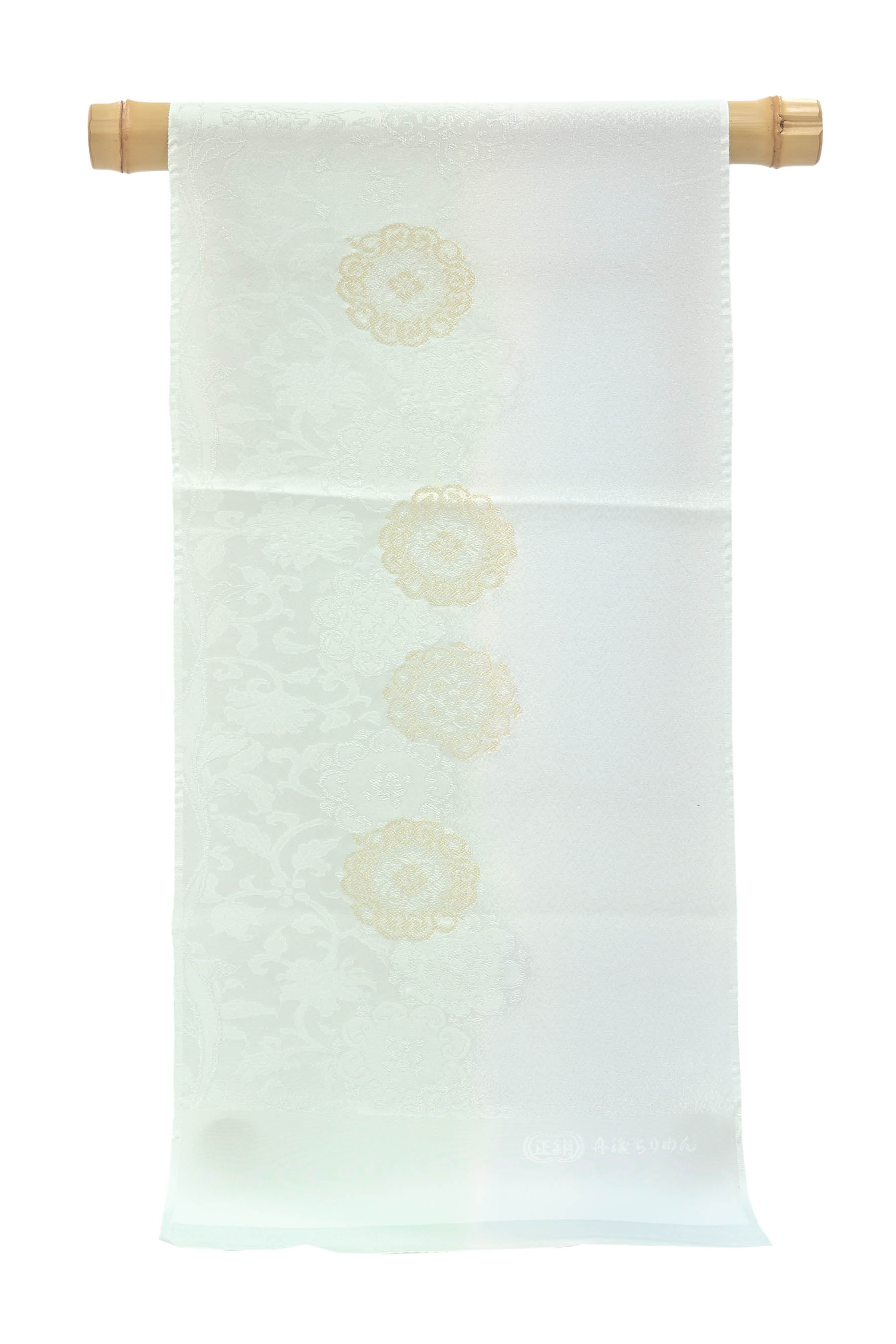 【逸品和小物ブランド】 縫取り唐草縦ぼかし帯揚げ 「亜鉛華×雪色」 帯元に、織りなす優雅…