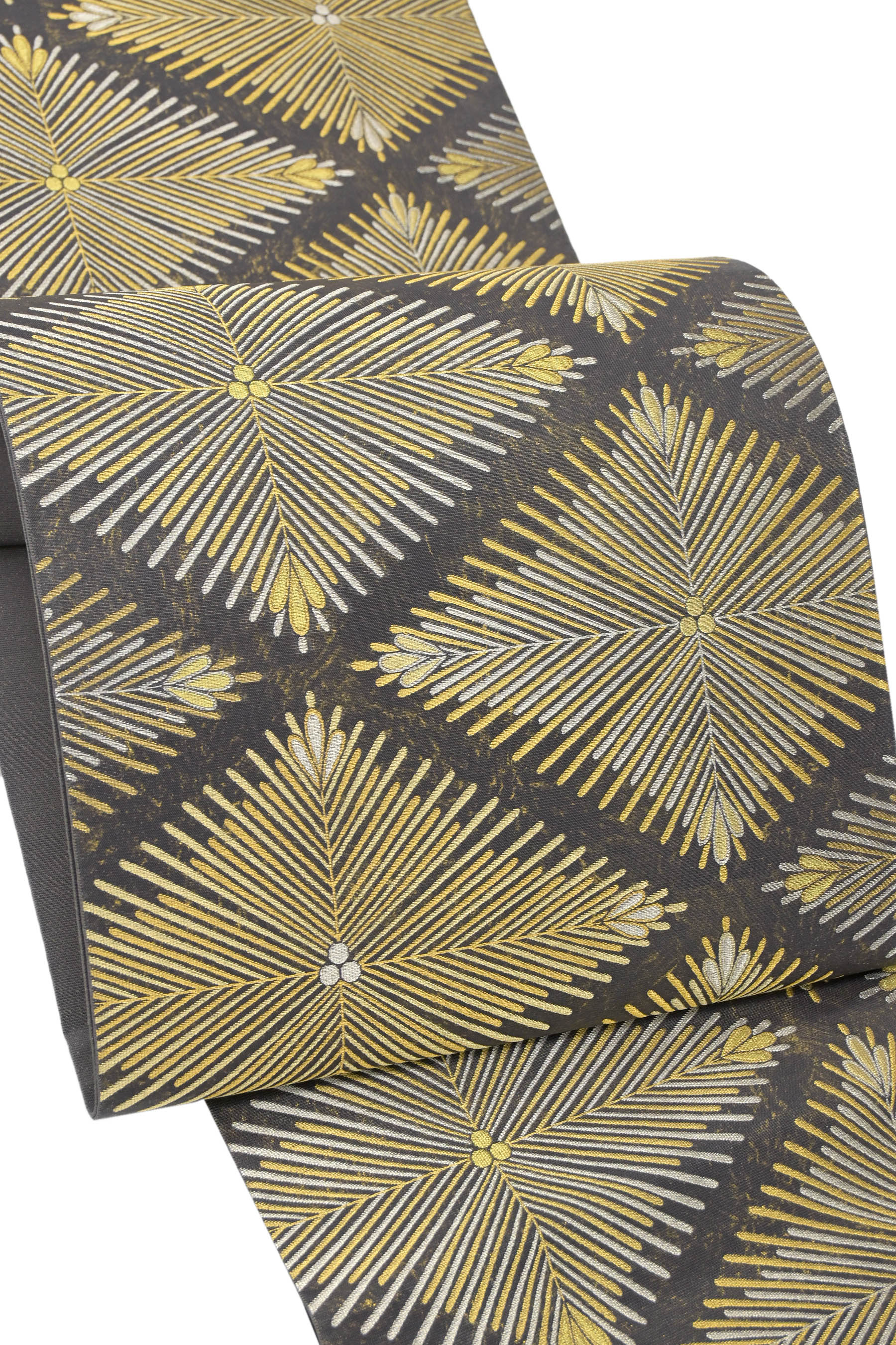 【大蔵ざらえ】 【川島織物】 特選西陣織本袋帯 ＜本金箔使用＞ ≪御仕立て上がり・中古美品≫ 「松菱紋」 さり気なくも高級感漂う本金の煌めき… 名門のハイクラス品！