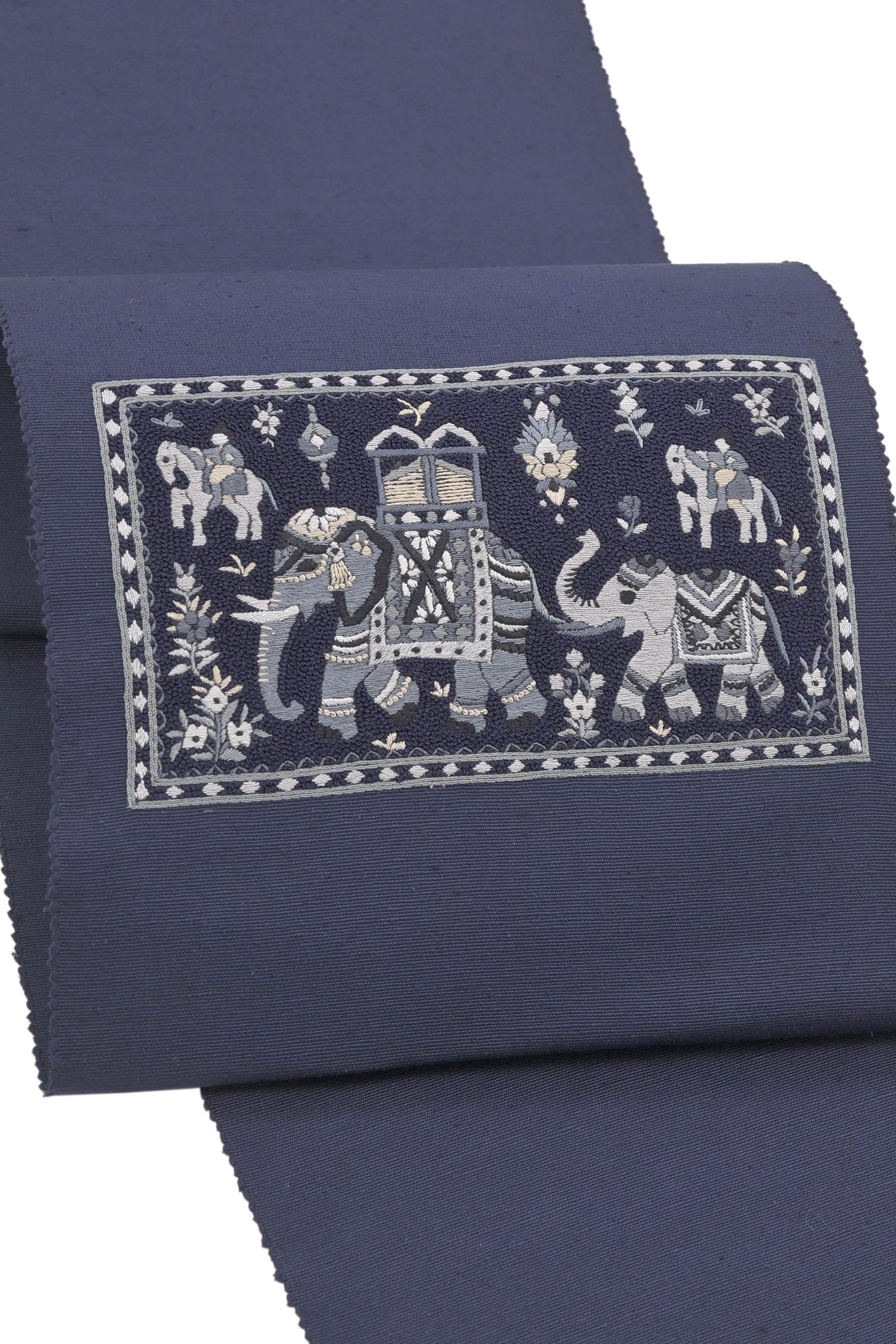 【ブラックフライデー限定】 【京の名工房】 特選工芸手刺繍紬八寸名古屋帯 ぜんまい紬地 「印度装飾象..