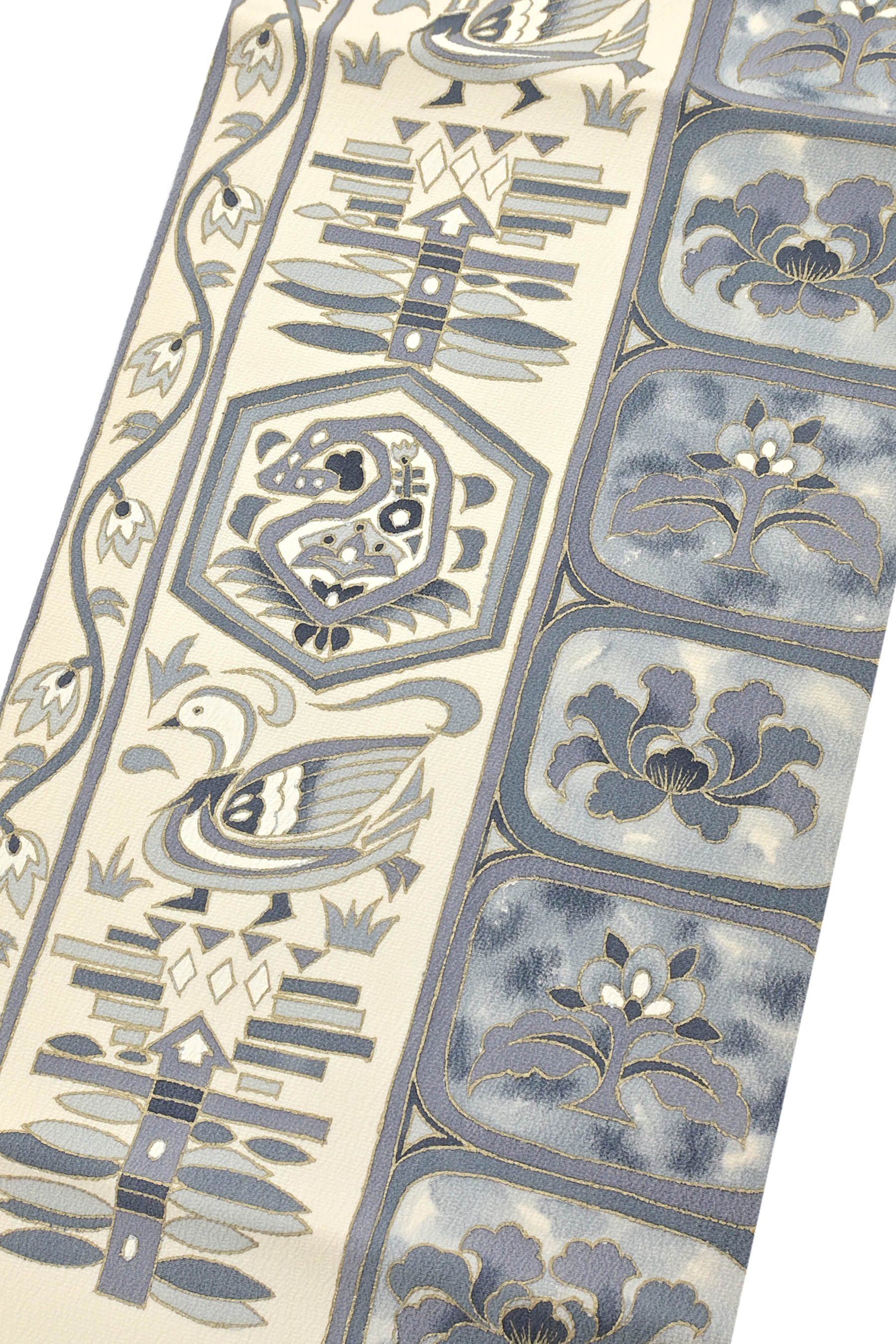 【 年に一度の本決算バーゲン】 【ハイセンスな創作帯】 （仕立て上がり・中古美品） 創作正絹ちりめん染九寸名古屋帯 「花鳥献上」 他に差を付けるオシャレ帯！