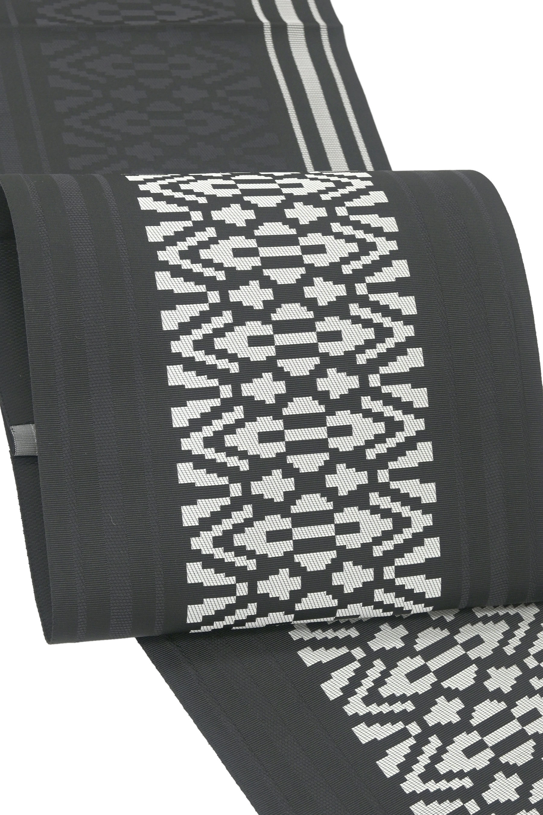 ”Web限定販売！” 【協和織工場】 本場筑前博多織八寸名古屋帯 ≪御仕立て上がり・新古品≫ 「一本独鈷・黒」 お仕立て上がりですぐ！ 締め心地抜群、単衣にもおすすめ！