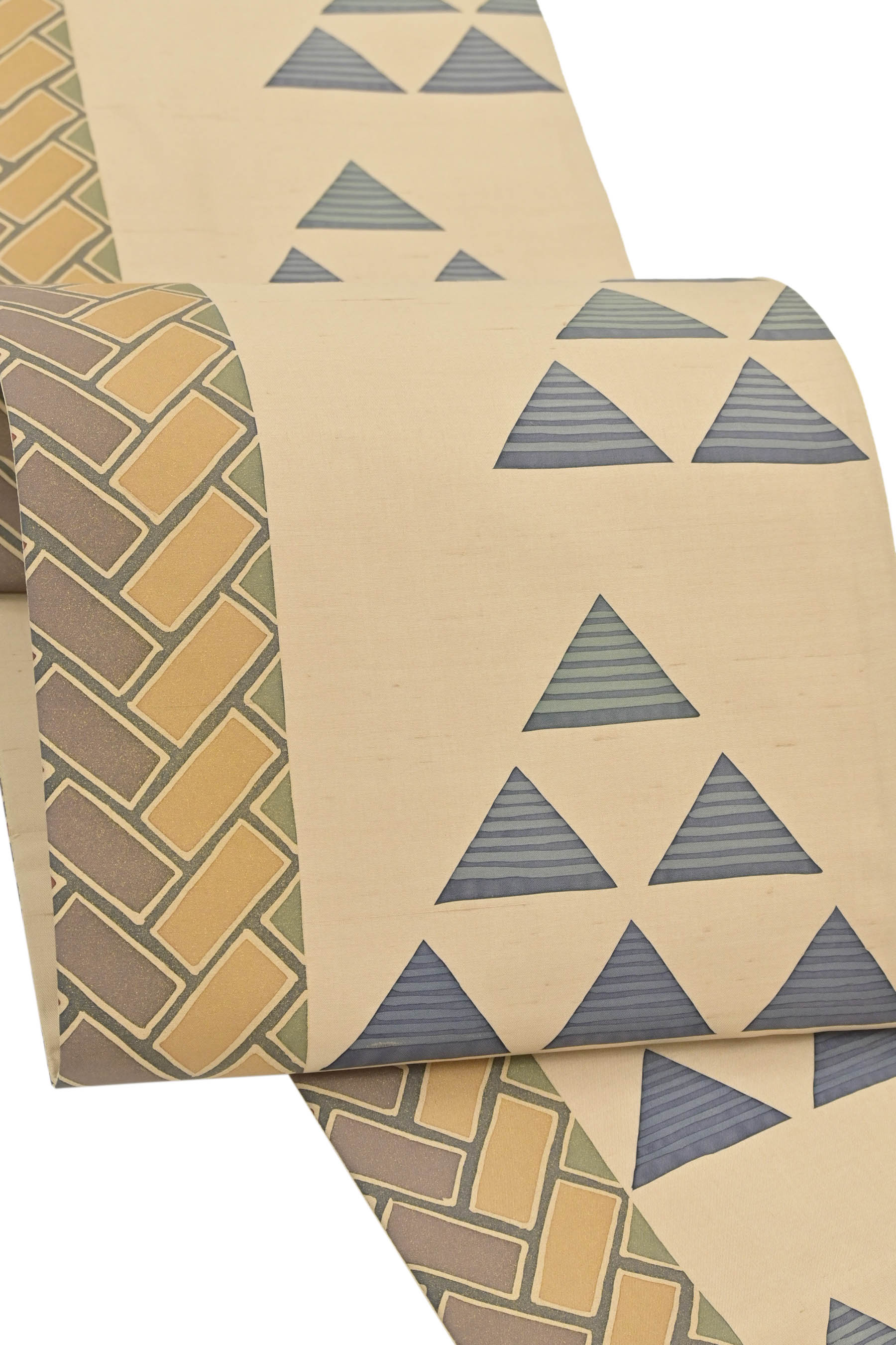 【大蔵ざらえ】【お仕立て上がり・中古美品】創作紬染袋帯「檜垣鱗献上」 ☆素材と染めの面白さ。幽玄な箔の輝きをブラスして…