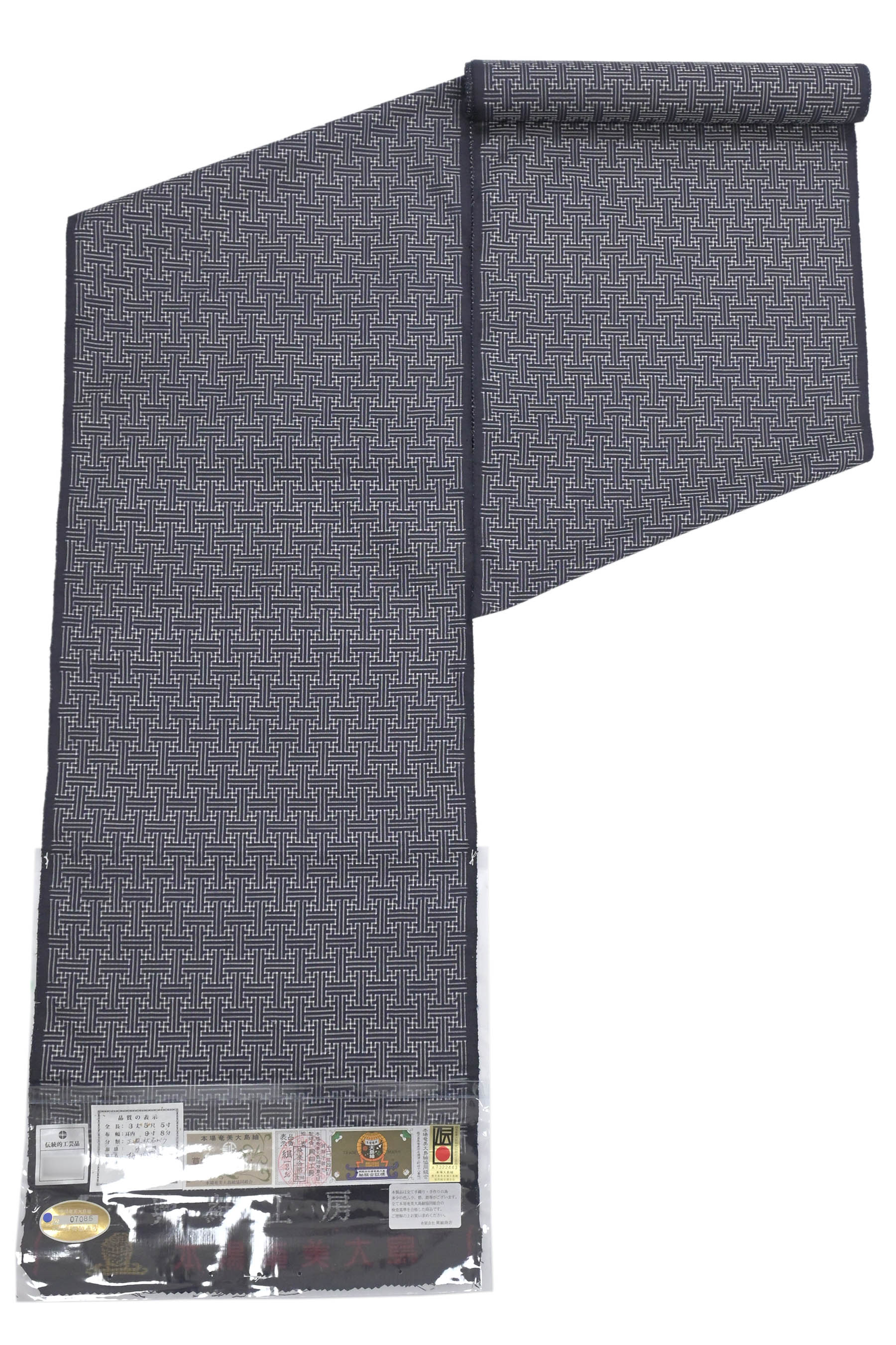 【ハロウィンSALE】 【本場奄美大島紬】 7マルキ一元式 草木泥染・正藍 伝統的工芸品 「秋名バラ」 2024年の生産数はわずか11反…　希少な正藍の秋名バラ！ 大島ファンの方必見！