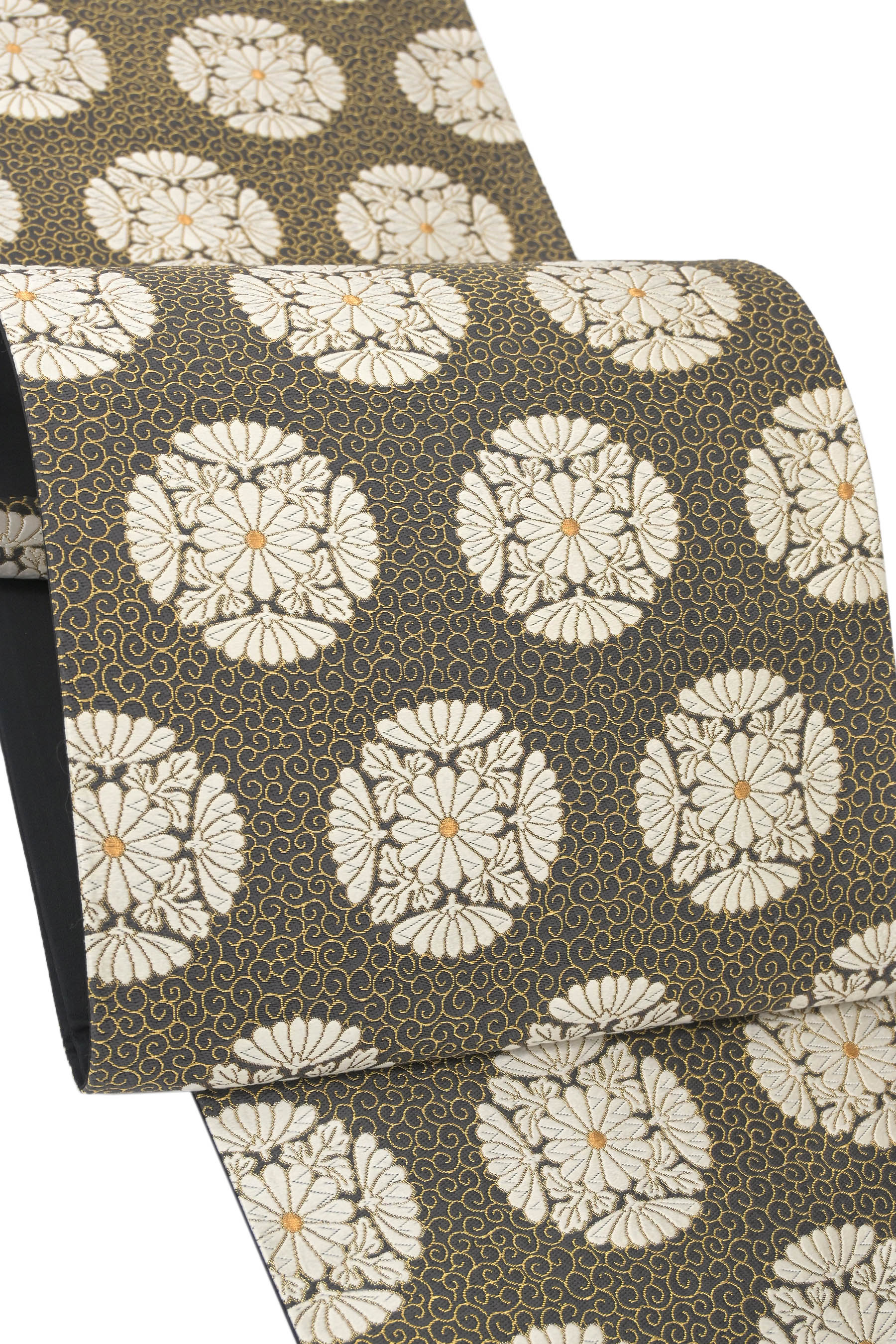 【大蔵ざらえ】 【河合美術織物】 特選西陣唐織袋帯 ≪御仕立て上がり・中古美品≫ 「唐草地菊花文」 美しき古典の風格… 圧倒的な唐織のボリューム！