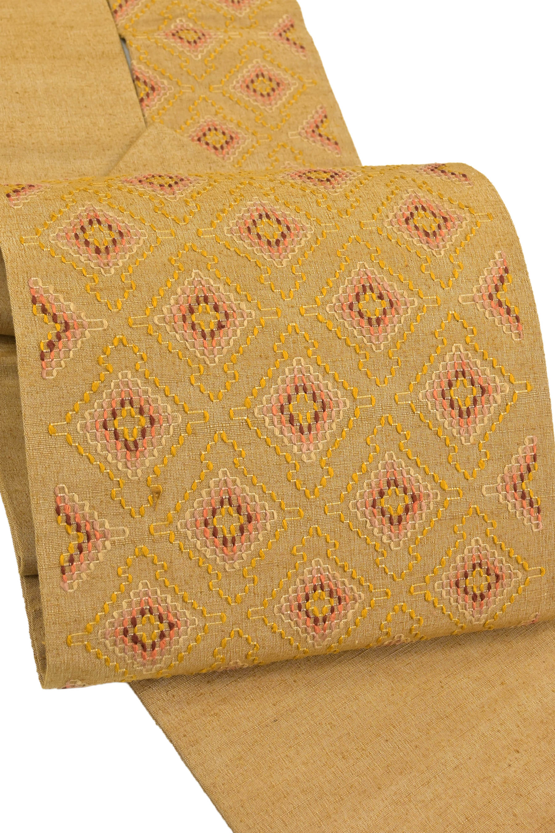 【大蔵ざらえ】 【読谷山花織】 製織：与久田清子 特選草木染手織花織紬九寸名古屋帯 ≪仕・中古美品≫ 「南花香」 織手の想い、祈りの織物… 手花織の立体的な表現…