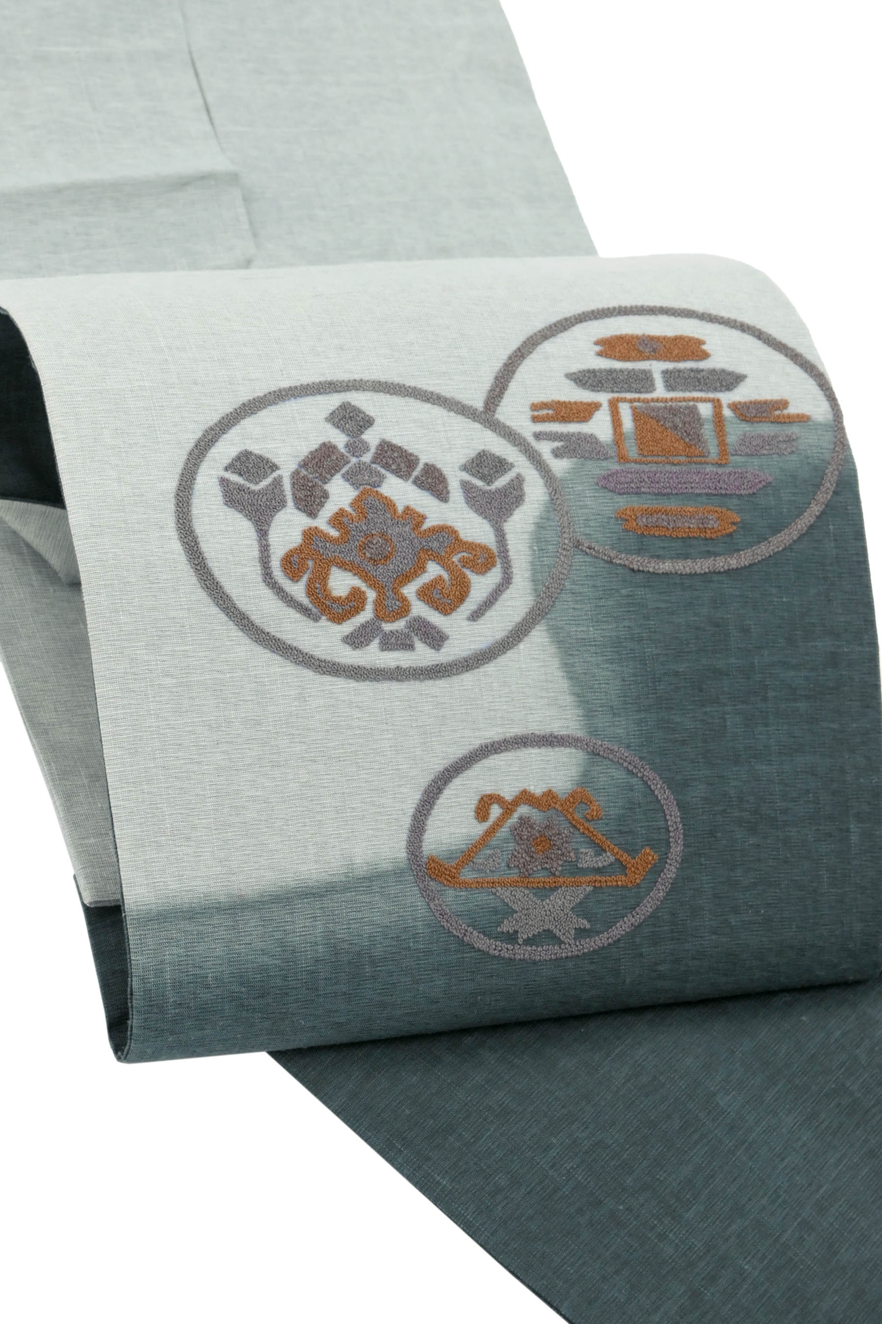 【相良刺繍】 特選手刺繍紬地九寸名古屋帯 ≪御仕立て上がり・中古美品≫ 「丸に幾何文様」 繍の奥行き、紬の味わい…