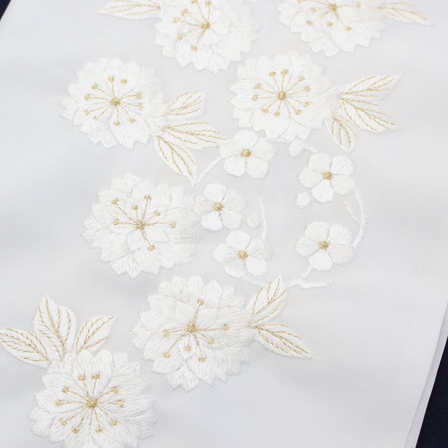 半衿 刺繍 振袖 袴 長襦袢 半襟 刺繍半襟 刺繍衿 掛け衿 付け襟 白 白地 金糸 花柄 桜 八重桜 シルエリー 春/秋/冬 日本製 レディース 女性用 洗える お洒落 成人式 卒業式 結婚式 披露宴 花嫁衣裳 和装 着物 コスプレ お買い物マラソン