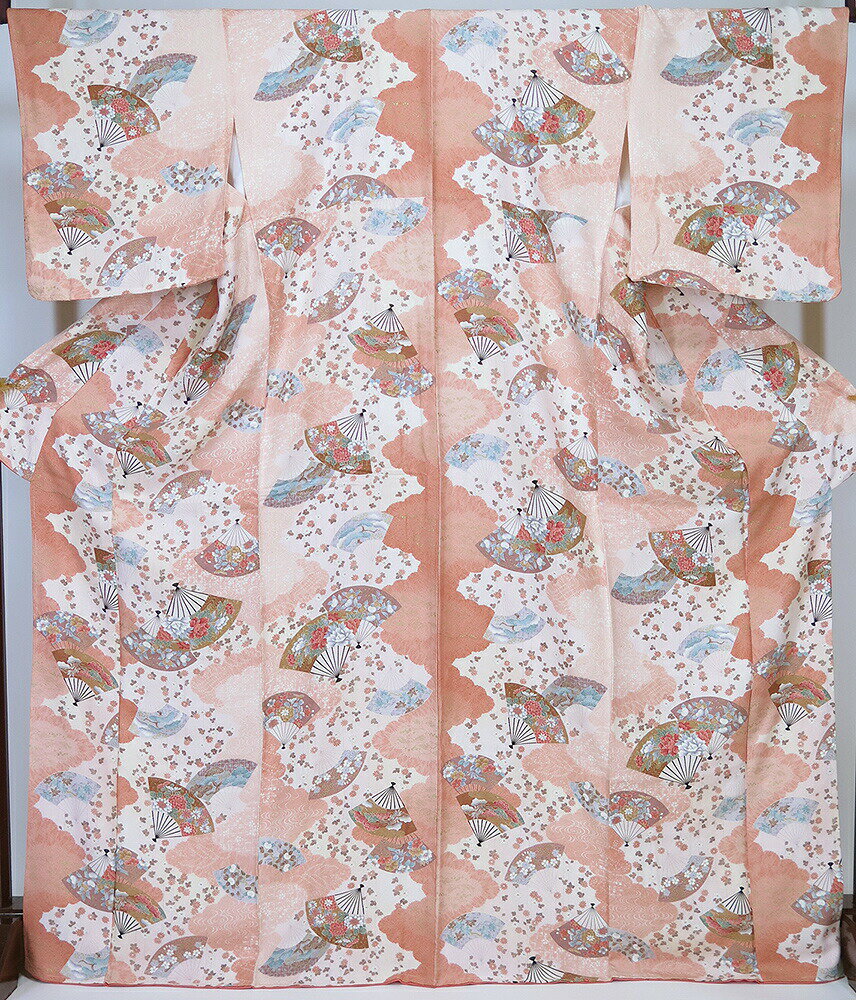 【中古】美品　若向き　小紋　薄サーモンピンク系