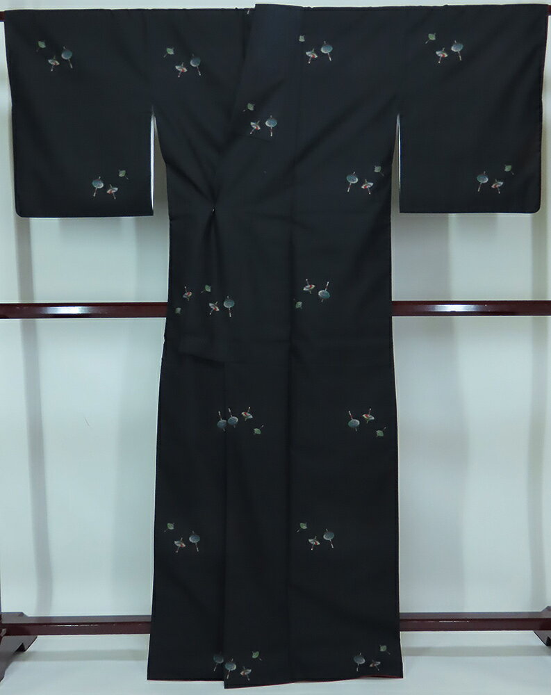 本場泥大島紬　7マルキ　黒　コマ　色ムラあり　【中古】