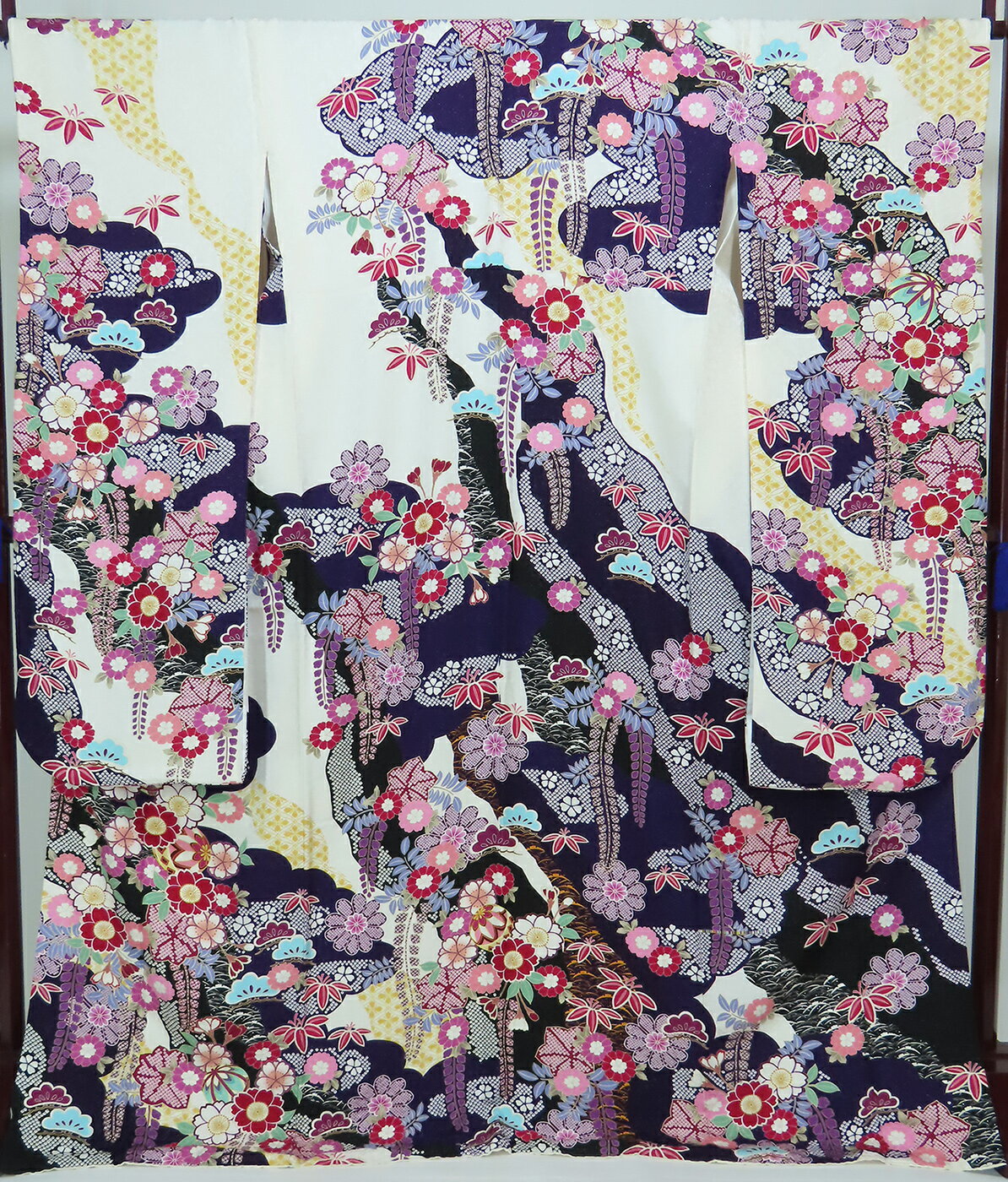 Rakuten - 振袖　紋意匠　正絹　裄69.5cm　身丈170cm　白　紫紺 　成人式　【中古】美品　k3960016-3405rym