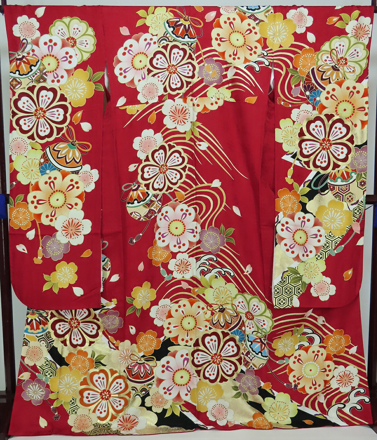 Rakuten - 振袖　紋意匠　箔加工　正絹　裄68.5cm　身丈168cm　赤 　成人式　【中古】美品　k3925909-3406rym