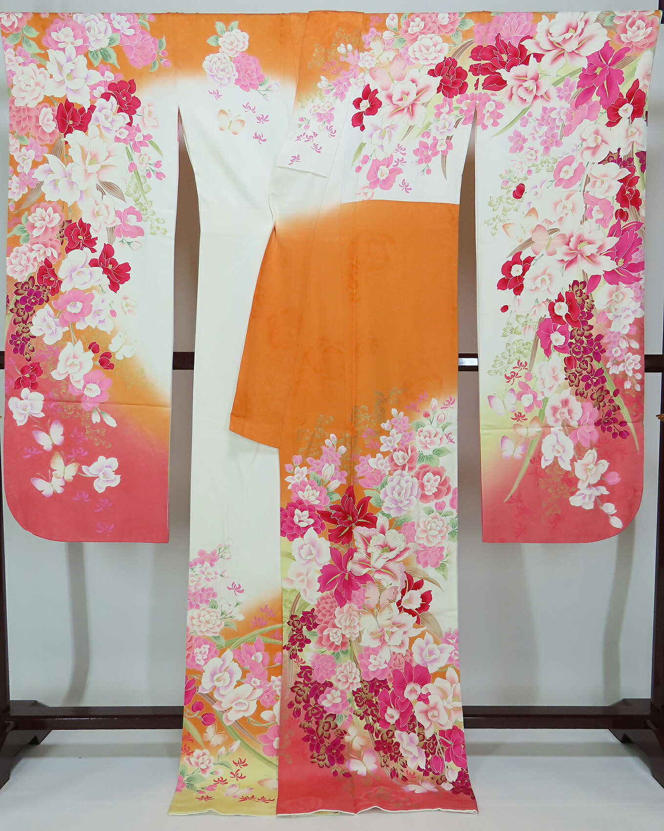振袖　人気柄　正絹　裄68cm　身丈172cm　花柄　成人式　難無し　【中古】美品　k3893024-3420rym