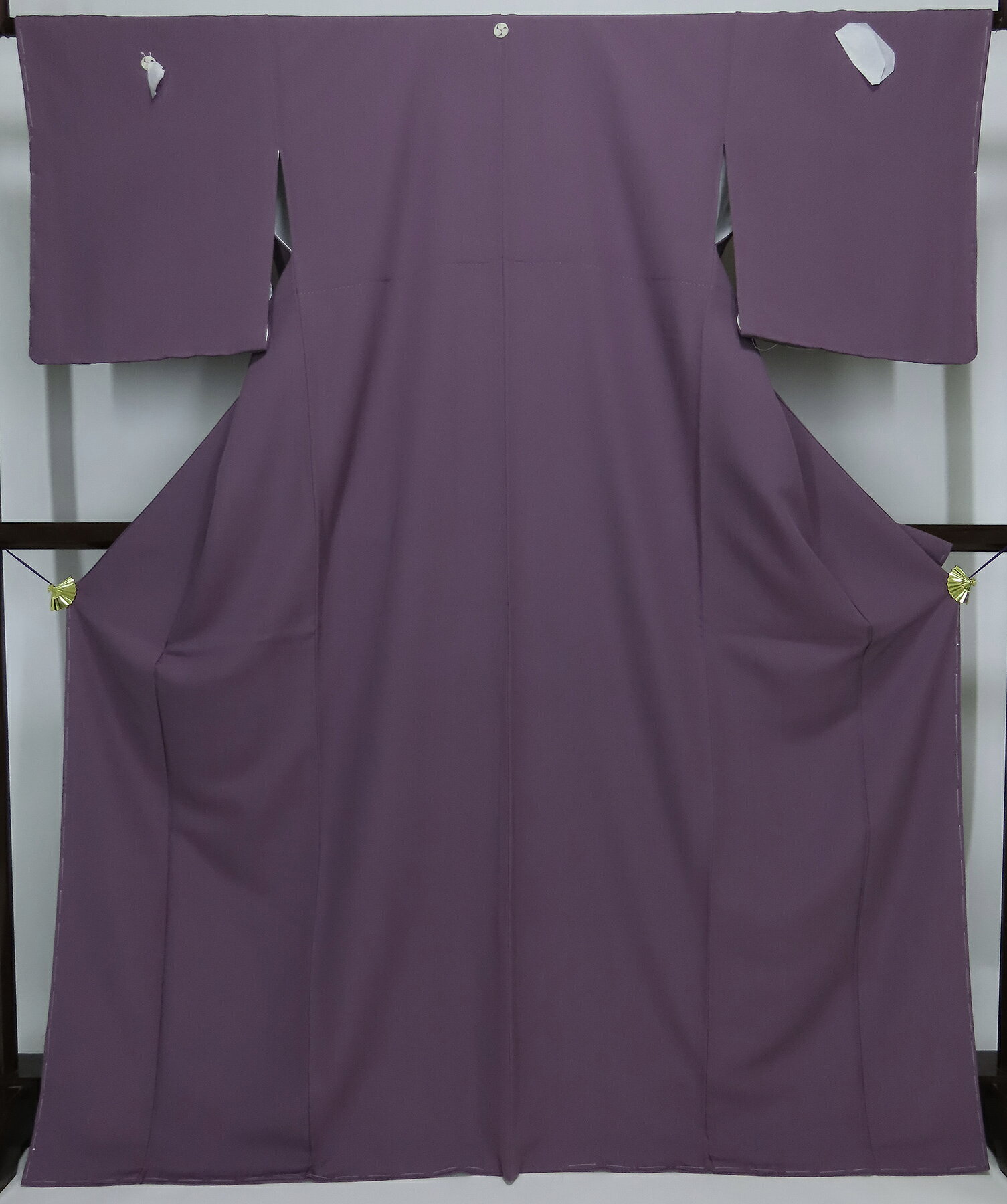 Rakuten - 色無地　三つ紋　右三つ巴　高級　一越ちりめん　正絹　袷　紫　身丈166cm　裄66.5cm　【中古】美品　k3481tll