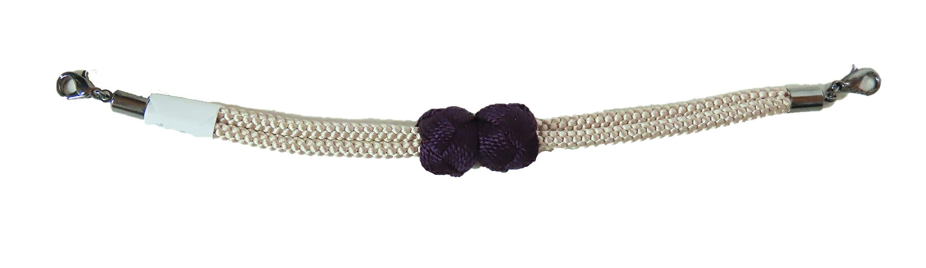 メール便・クリックポスト発送です。 1封筒で2点まで同梱可能です。 紛失損害の補償なし、「代引不可」です。 京都　組紐工房『翠嵐工房謹製』 女性用　正絹　マグネット羽織紐です。 中心の接合部分は小田巻風になっております。 伝統と新しい感性が融合した斬新な デザインの羽織紐です。 中央にマグネットを使用していますので 簡単に取り外しができます。 ■色：灰梅｜紫紺 ■新品　小田巻風　マグネット　羽織紐 ■王冠　翠嵐工房謹製 ■サイズ：全長約19cm／紐幅約3mm×2本 　　　　　小田巻の大きさ　直径1.5cm ■素　材　：絹100％ ■日本製 ■ご注意 　心臓ペースメーカー等の体内式 　医療器を装着している方は 　使用しないでください。 　また、磁気の影響を受けるものは 　避けてください。 他のショッピングモール・店舗にて 同時出品中のお品の為、ご注文日が 重なった場合、ご購入時間の早い お客様を優先させて頂きます。 ※お使いのディスプレイの種類や 　設定の差により実物の色と画像の色が 　少々異なることもございます。 ※こちらのお品の返品はご遠慮下さい。 ※セール割引対象外のお品です。