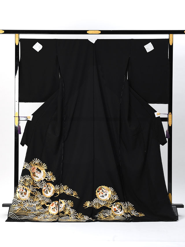 【レンタル】【最高級総刺繍の黒留袖】松葉に鶴と宝尽くし・MLサイズ（160cm中心）品番t-663