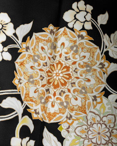 【最高級黒留袖レンタル】t-676 最高級の京友禅黒留袖  「華文・唐草」  MLサイズ