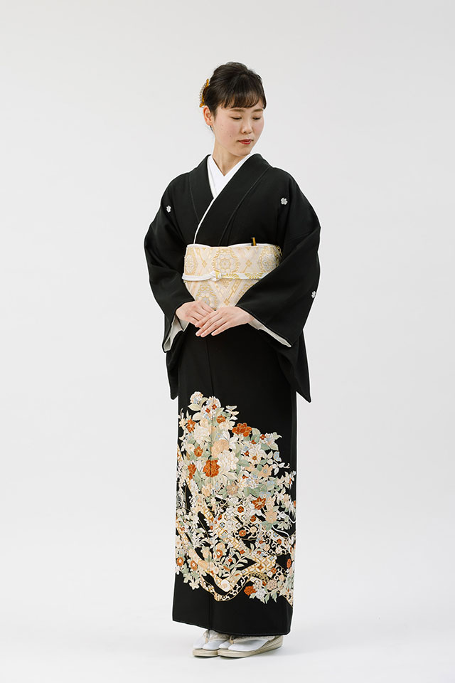 Rakuten - 【レンタル】【最高級黒留袖】t-677 最高級の総刺繍黒留袖 　「花々」 　MLサイズ