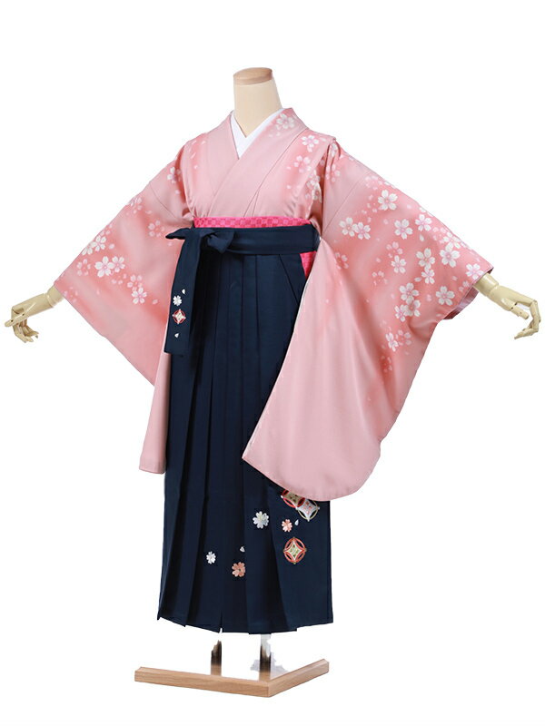 お申し込みの前に必ずページ下の「ご予約状況」をご確認ください。 &nbsp品　番 aarc105（小学生卒業式袴 女の子） 　 &nbspサイズ 身長：143cm〜148cm 肩裄：64cm／袖丈：75cm／袴丈：83cm &nbsp付属品 着物、袴、長襦袢(袖なし)、半幅帯、草履、足袋、腰紐4本、和装ベルト、前板、伊達〆2本、えり芯、重ね衿※ ※重ね衿は着物に直接付いている場合もあります。 &nbsp素　材 着物：合成繊維／袴：合成繊維 レンタル&nbsp期　間 レンタル期間は 3泊4日 となります。ご利用日 2日前 にお届けになります。ご利用日の翌日夕方までに返却発送して下さい。 &nbsp備　考 ※レンタル品です。販売用ではありません。※下記予約状況表を必ずご確認下さい。重複する期間でのご利用はできません。 *素材感や色合いの表現には個人差があり、環境により色合いが異なる場合がありますので、ご了承の上ご注文お願い致します。