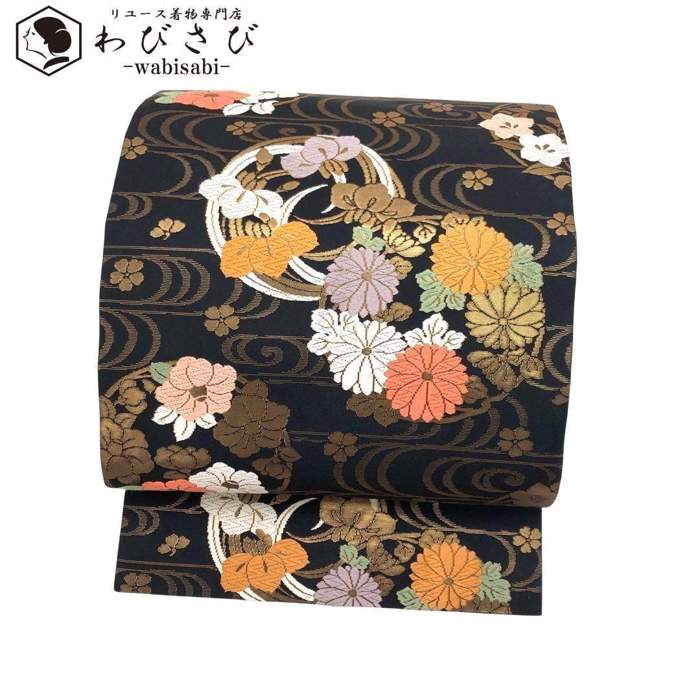 【お得なクーポン配布中】 名古屋帯 丸に花草柄 流水模様 金糸 黒色 O-3509 着物 きもの kimono 和服 和装 中古 リサイクル着物 【送料無料】のサムネイル
