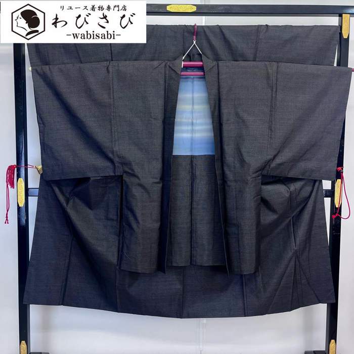 【お得なクーポン配布中】 男着物 アンサンブル 本場大島紬 80亀甲 変わり亀甲 青墨色 M-1071 着物 きもの kimono 和服 和装 中古 リサイクル...