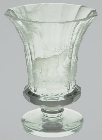 素材 クリスタル硝子 素材について サイズ 195*255 サイズの見方 容量 &nbsp; &nbsp; 原産国 チェコ製 &nbsp; 備考 &nbsp; &nbsp; ※モニターの発色の具合によって多少色が異なって見える場合もございま...