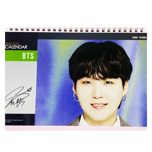 防弾少年団（BTS/バンタンソニョンダン）SUGA（シュガ）2022.2023年 2年分 ピンク 卓上カレンダー 送料無料 韓国グッズ 韓国アイドル 韓流 韓国 韓国ドラマ 韓ドラ K-POP 卓上 カレンダー