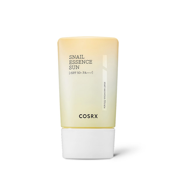 【商品名】 COSRX コスアールエックス シールド フィット スネイル エッセンス サン Shield fit Snail Essence Sun 50ml SPF50+/PA+++ 【商品説明】 紫外線遮断はもちろん肌を丈夫にしてくれるウォーターシールドです。 【備考】 定型外送料無料 同梱有の場合、別途送料発生いたします。 各お支払手数料お客様負担。 詳細は当店からお送りいたします注文確認メールでご確認ください。 (※楽天自動メールとは別配信になります。) ◆注意事項◆ ・ご注文後の楽天自動配信メールでは送料等が修正されておりませんので最終価格は必ずショップからのメールでご確認ください。 ・ご注文状況に応じ配送が遅れる場合もございますので予めご了承ください。 ・製造先等で急な製造中止、仕様変更の場合もございますのでご了承の上お買い求めください。万一欠品の場合はご連絡いたしますのでご理解お願い申し上げます。 ・当店ではお客様都合でのキャンセルは基本承っておりませんのでご了承の上お買い求めください。