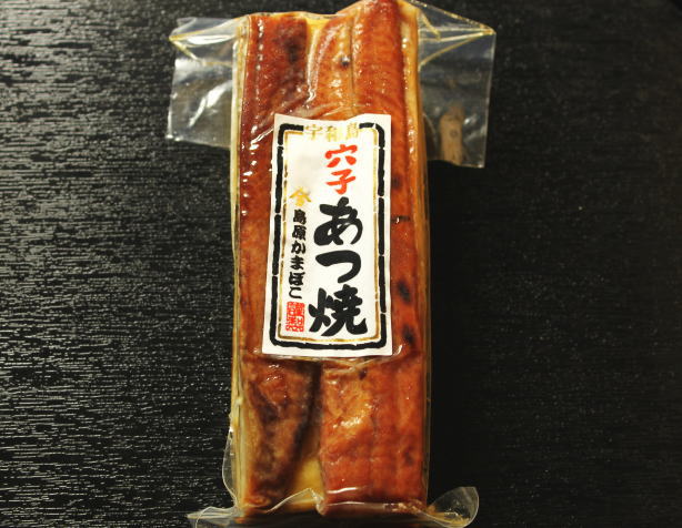 特上あつ焼の上に 大きな穴子をのせて焼きあげた、 高級珍味です。 内容量 250g 賞味期限 2週間 保存方法 10℃以下で保存（要冷蔵） 調理方法 スライスしてさしみ醤油で、オードブル感覚でお召し上がりください。♪ 原材料 魚肉（グチ、エソ、タラ）、穴子、卵黄、食塩、砂糖、他 製造者 株式会社　島原本舗 愛媛県宇和島市祝森甲4668 ページ先頭に戻る