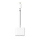 BELKIN ベルキンF8J198btWHT iPad mini iPhone 対応 変換アダプタ 充電・音楽専用 ホワイト Lightning → Lightning×2 MFi認証●音楽を聴きながらの充電を可能とするLightning Audio + Charge RockStarがついに登場。もう音楽再生中に充電に困る事はありません。●Lightningオーディオ出力と充電が同時に可能。●iPhoneやiPadへの最大12Wのパススルー充電をサポート。●最大48 kHz、24ビットのオーディオ出力をサポート。●Lightningオーディオヘッドホンおよび、Apple Lightning to 3.5 mmヘッドホンジャックアダプタと互換。●Lightningオーディオヘッドホンからのリモコンとマイクをサポート。●Apple iPhone 7スマートバッテリーケース対応。●iPhone/iPad対応。【仕様】本体サイズ(幅×高さ×奥行)mm：約35×9×114.3mm本体重量：約20g接続端子：Lightning-Lightning×2タブレット対応：対応変換前：Lightning変換後：Lightning対応機種：iPad／iPhoneサイズ：幅35×奥行115×高さ9mm重量：約20g