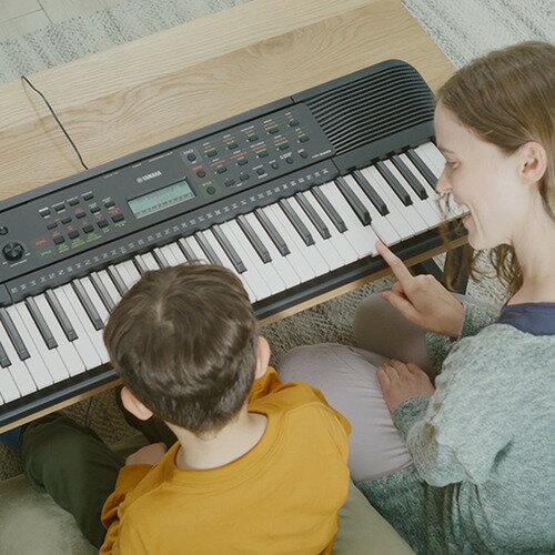 ヤマハ PSR-E283 電子キーボード 61鍵盤 発売日：2024年5月30日●初心者も楽しみながら音を学べる「メモリークイズ」を搭載●豊富なレッスン機能で初心者の上達をサポート●SFX キット（効果音）がさらに充実&nbsp;【仕様】本体サイズ：W940D317H104重量：4.0kg内蔵曲：122鍵盤数：61最大同時発音数：32アンプ出力：2.5W×2付属品：譜面台/譜面板、電源アダプター