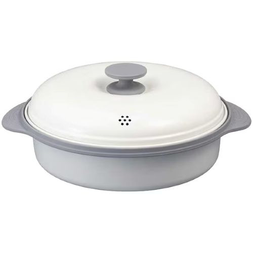 CBジャパン COPAN レンジグリル 深型 蒸し皿付き 鍋料理・蒸し料理も作れる レシピ付 食洗機対応 グレー発売日：2025年9月上旬●油跳ねを気にせずラクに焼ける！油の飛び跳ねる肉や魚も、レンジグリルの中で焼き目を付けながら簡単に調理することが出来ます。フタ付きなので油跳ねもなく、調理をレンジグリルだけで完結出来るので、コンロや魚焼きグリルを汚さず掃除の手間も掛かりません。●電子レンジで焼き目が付けられる特殊構造フタと本体は特殊構造（アルミメッキ鋼板製）で出来ているので、マイクロ波を防ぐことが出来ます。波型のグリル面凹部には食材から出る余分な油が落ち、凸部は焼き目をしっかりと付けることが出来ます。特殊シリコーンゴムマイクロ波を熱に変換し、グリル面に熱を伝えることで、電子レンジで「フライパン」のような調理が出来ます。●調理時間の短縮に食材を入れて温めるだけで時短調理が可能。他の調理の支度をしながら調理が出来ます。●パワーアップして「鍋料理」「蒸し料理」も作れるように！●深型タイプのレンジグリル焼き目を付けられるだけじゃない！深型なので、スープや鍋料理を作るのにも便利。●簡単に使える蒸し皿付き本体の焼き面に置くだけでセット出来る蒸し皿付き。●小さくて軽量コンパクトで720gと軽量・持ち手付きなので、食卓にそのまま持ち運んだり棚からの出し入れも簡単です。●食器洗浄・乾燥機対応3パーツなので洗い物も少なく済みます。また火を使わないので、コンロ・IH周りの掃除の手間が減るのも嬉しいポイント●多彩なレシピ付きレンジグリルを最大限に楽しめる「70レシピ付き」なので、ご飯の支度に困ったときもレシピ本を見ながら簡単に調理が可能です。&nbsp;【仕様】サイズ：W275×D230×H110mm重量：720g容量：1.58L（満水容量）、1.3L（実容量）材質：本体：アルミメッキ鋼板、シリコーンゴム、内面：ふっ素樹脂加工