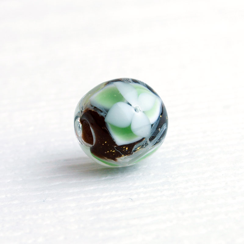 【2点で180円offクーポン対象!!】【31 花雫mini】買い回り 10mm 花 ヤマボウシ とんぼ玉 ビーズ ガラスビーズ ガラス細工 花 ガラス玉 パワーストーン バラ売り ハンドメイド 材料 初心者 おしゃれ お守り かわいい 癒しグッズ 雑貨 水中花【商用利用可】の商品画像 3
