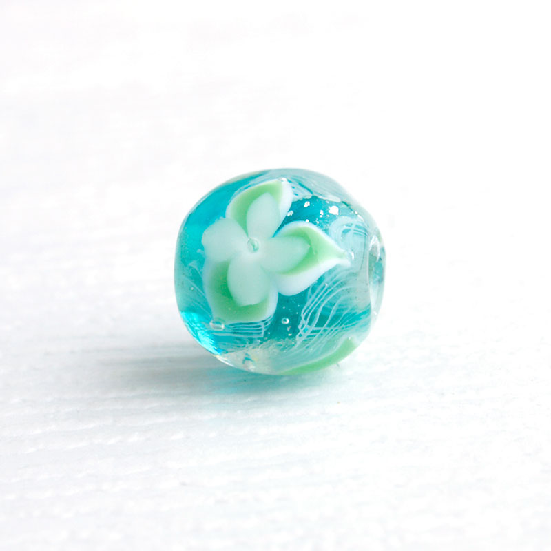 【2点で180円offクーポン対象!!】【31 花雫mini】買い回り 10mm 花 ヤマボウシ とんぼ玉 ビーズ ガラスビーズ ガラス細工 花 ガラス玉 パワーストーン バラ売り ハンドメイド 材料 初心者 おしゃれ お守り かわいい 癒しグッズ 雑貨 水中花【商用利用可】の商品画像 2