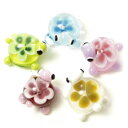 【2点で180円offクーポン対象!!】【花咲ガメ】16mm 亀 雑貨 とんぼ玉 ビーズ ガラスビーズ ガラス細工 動物 ガラス玉 ハンドメイド 材料 初心者 おしゃれ お守り かわいい 可愛い グッズ カメ かめ 長寿祝い 癒しグッズ【商用利用可】
